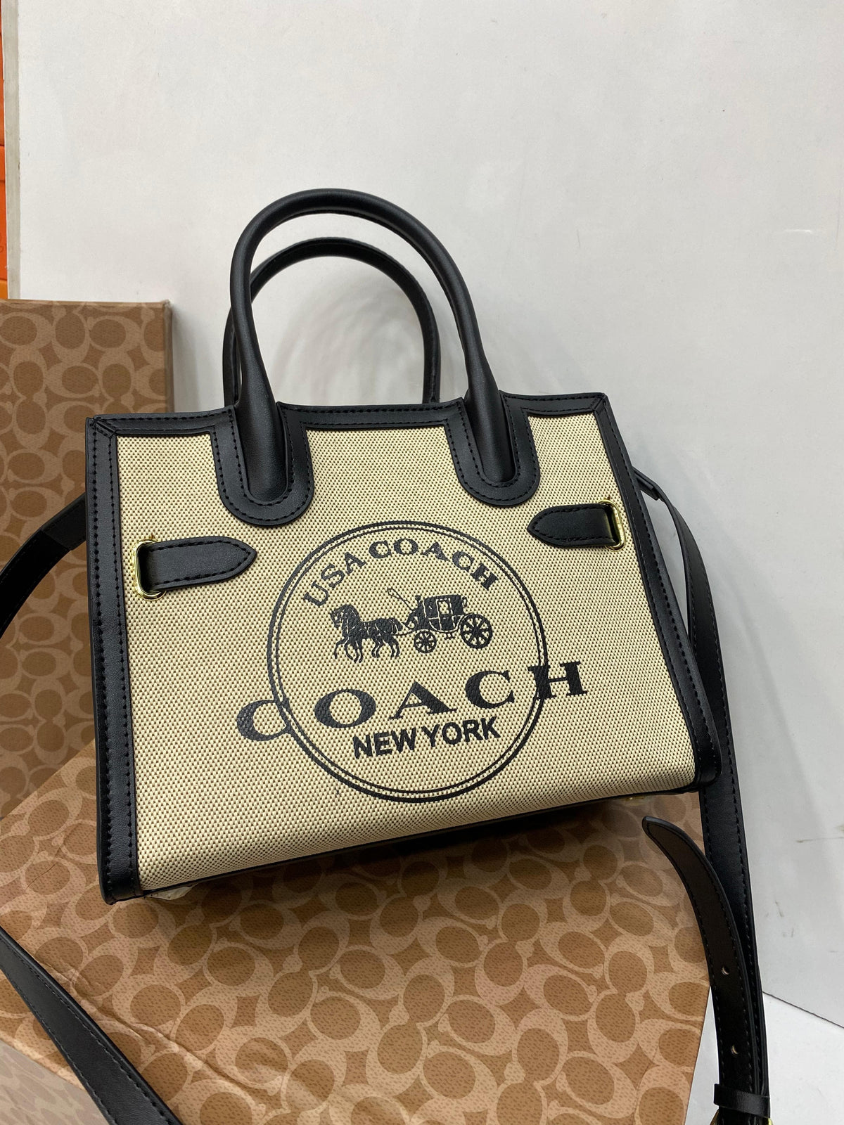 Coach Shoulder Handbag (with box,card)