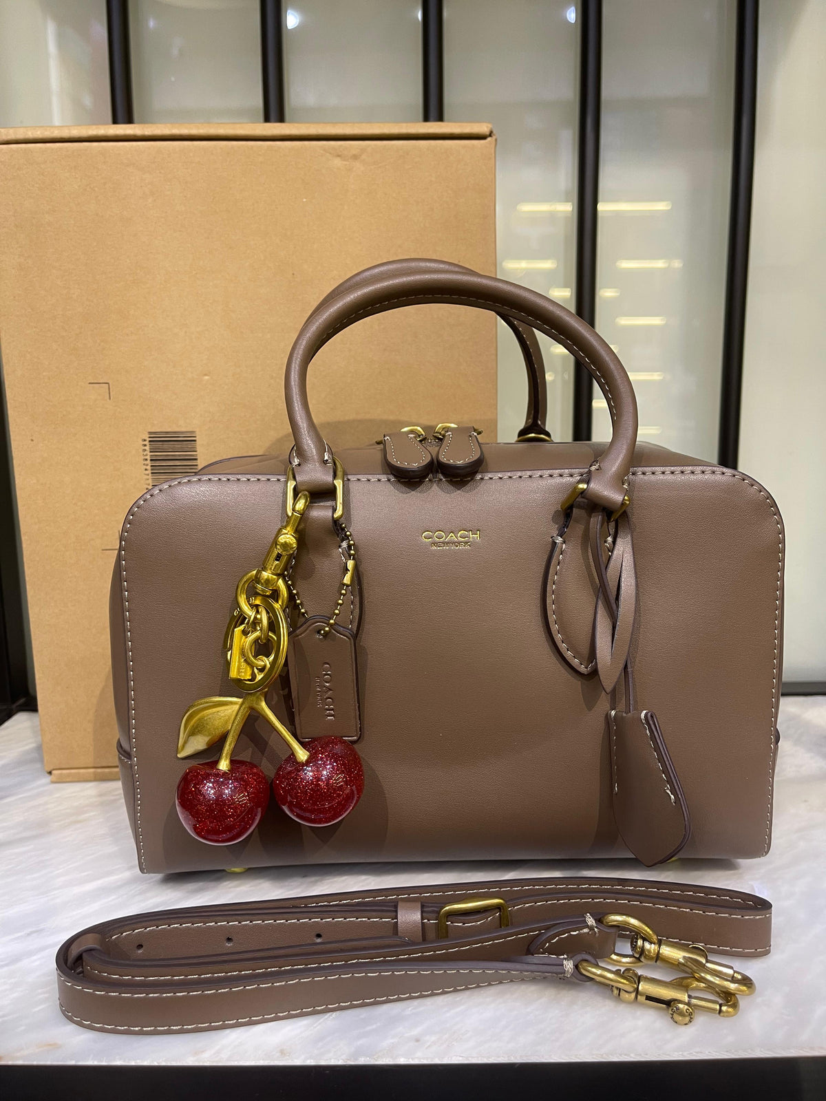 COACH Bowery ( with box,charm,dustbag & Giftbag)