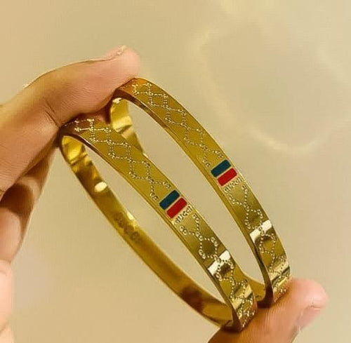 Gucci Sleek Handcuff
