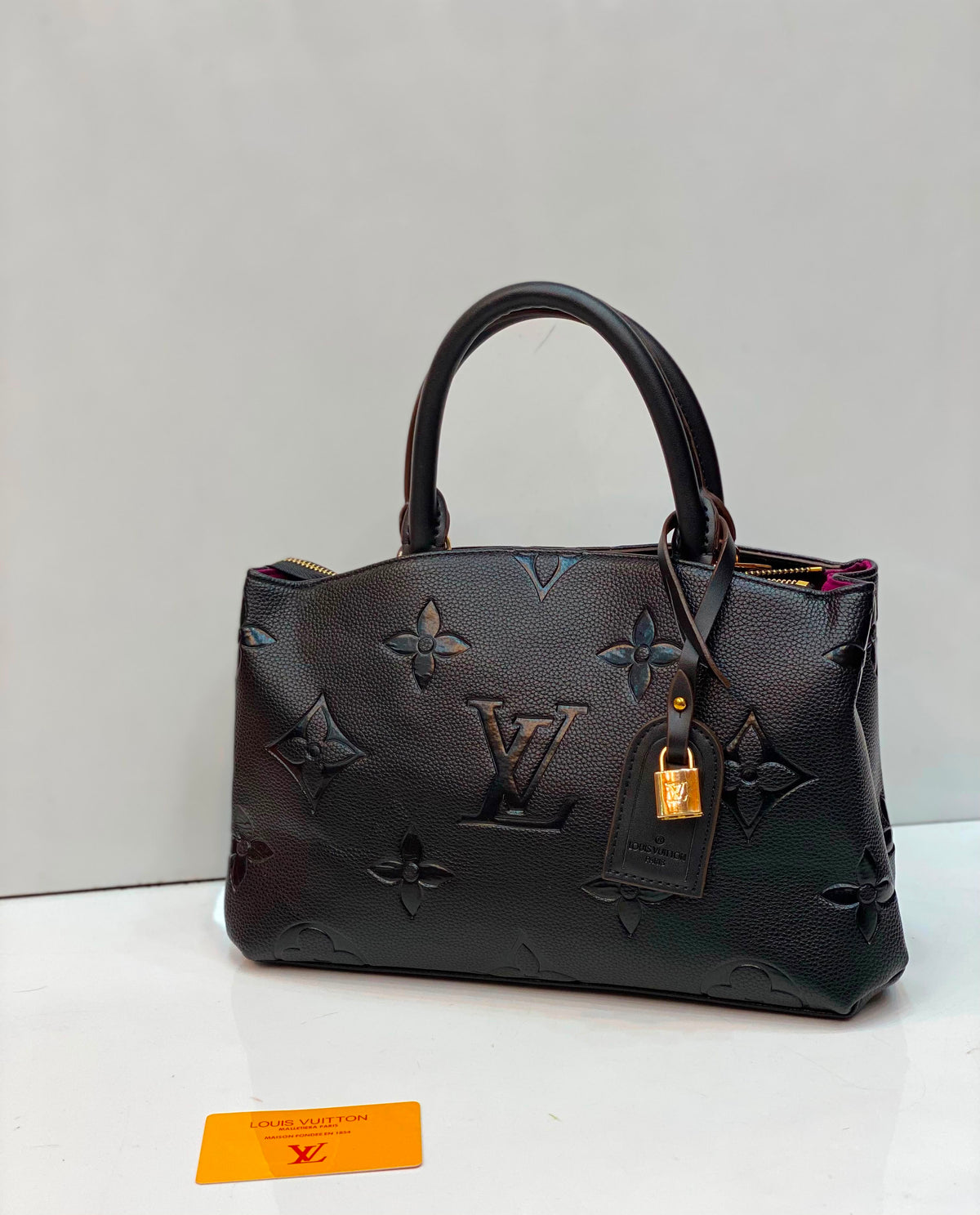 Branded Women Handbag (with dustbag,card)