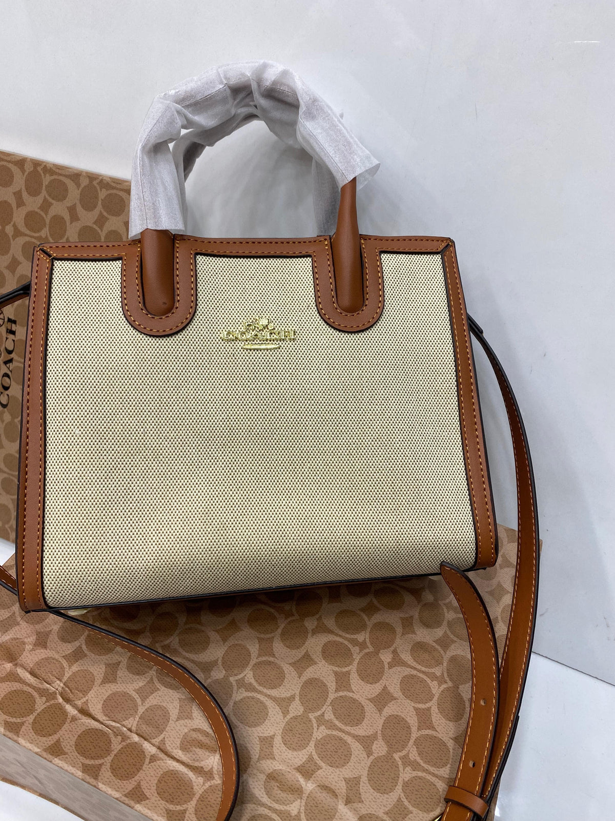 Coach Shoulder Handbag (with box,card)