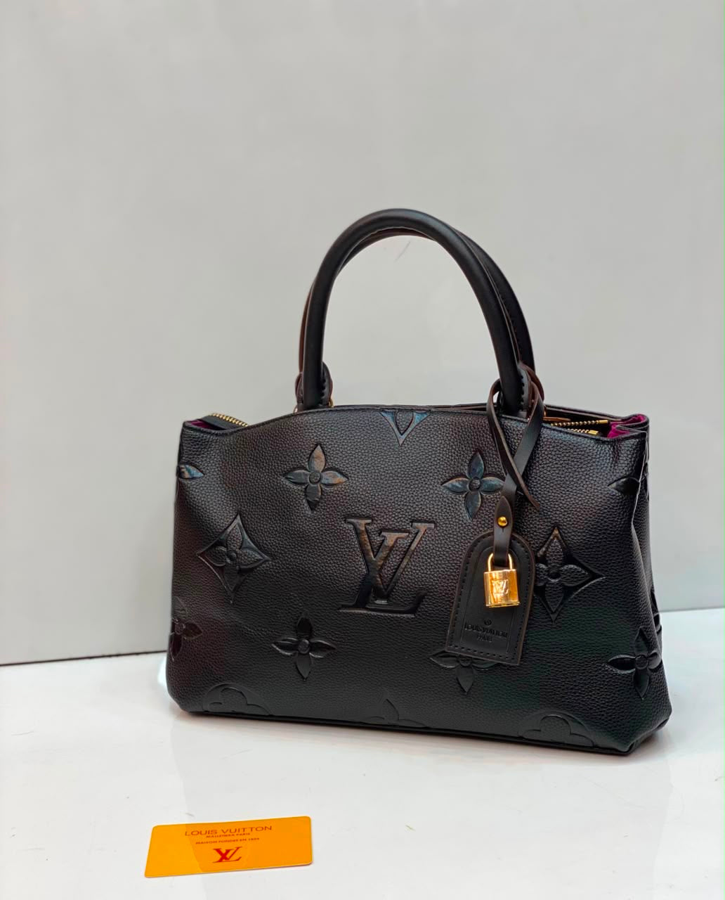 Branded Women Handbag (with dustbag,card)