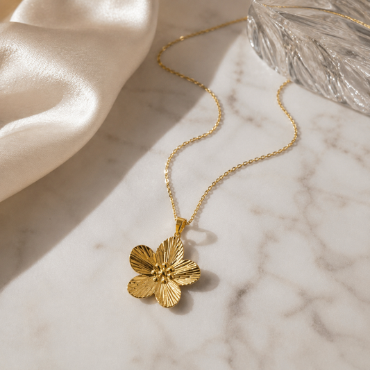Pretty Flower Necklace