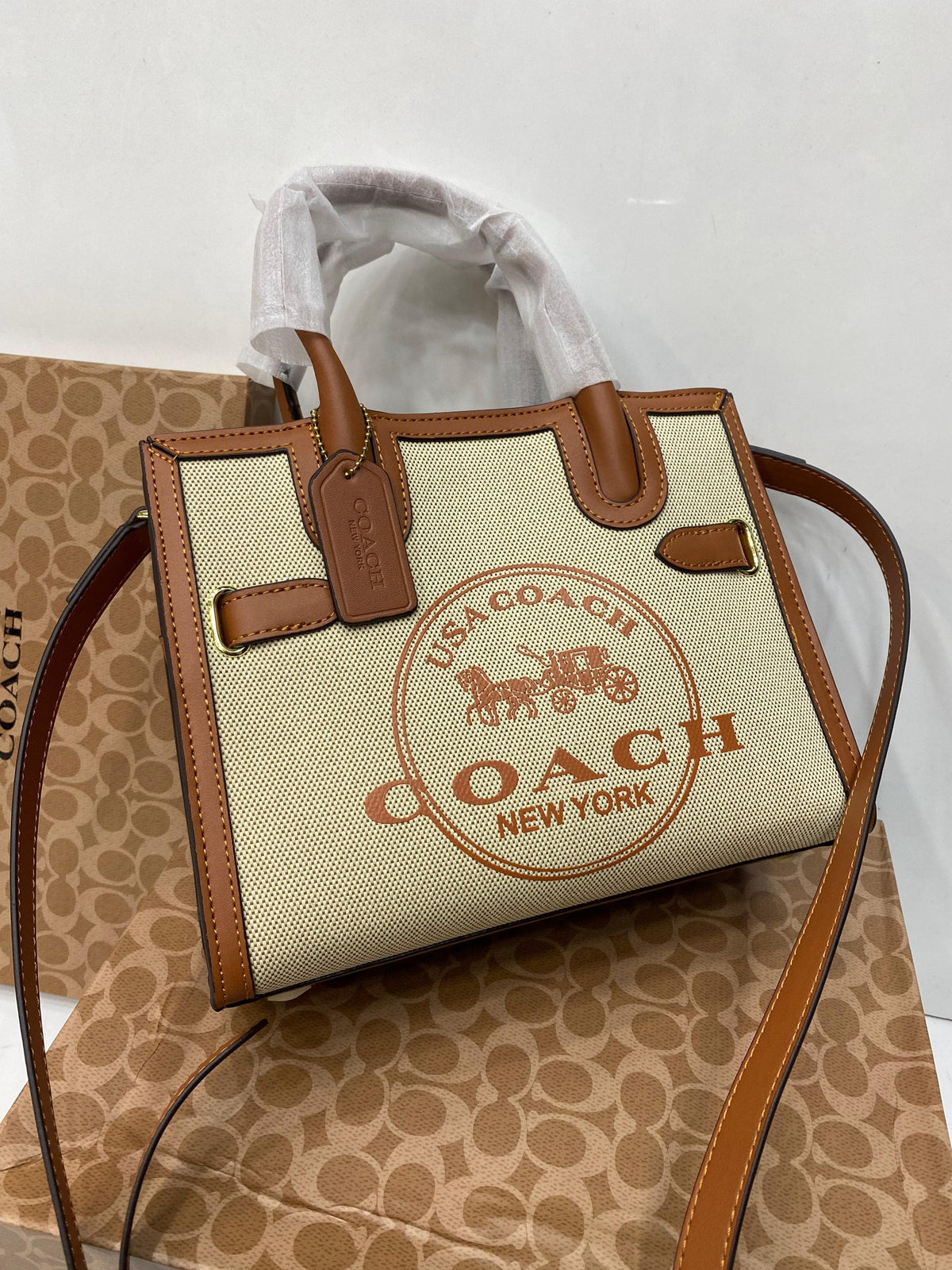 Coach Shoulder Handbag (with box,card)