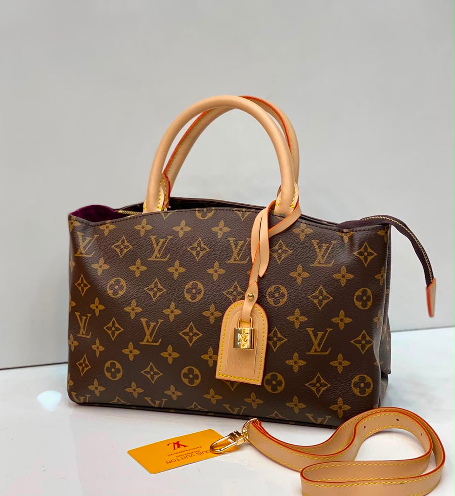 Branded Women Handbag (with dustbag,card)