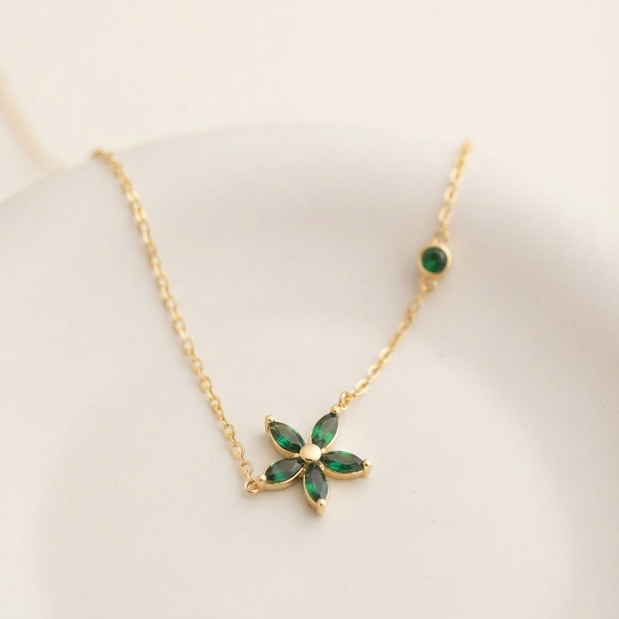 Pretty Floral Necklace